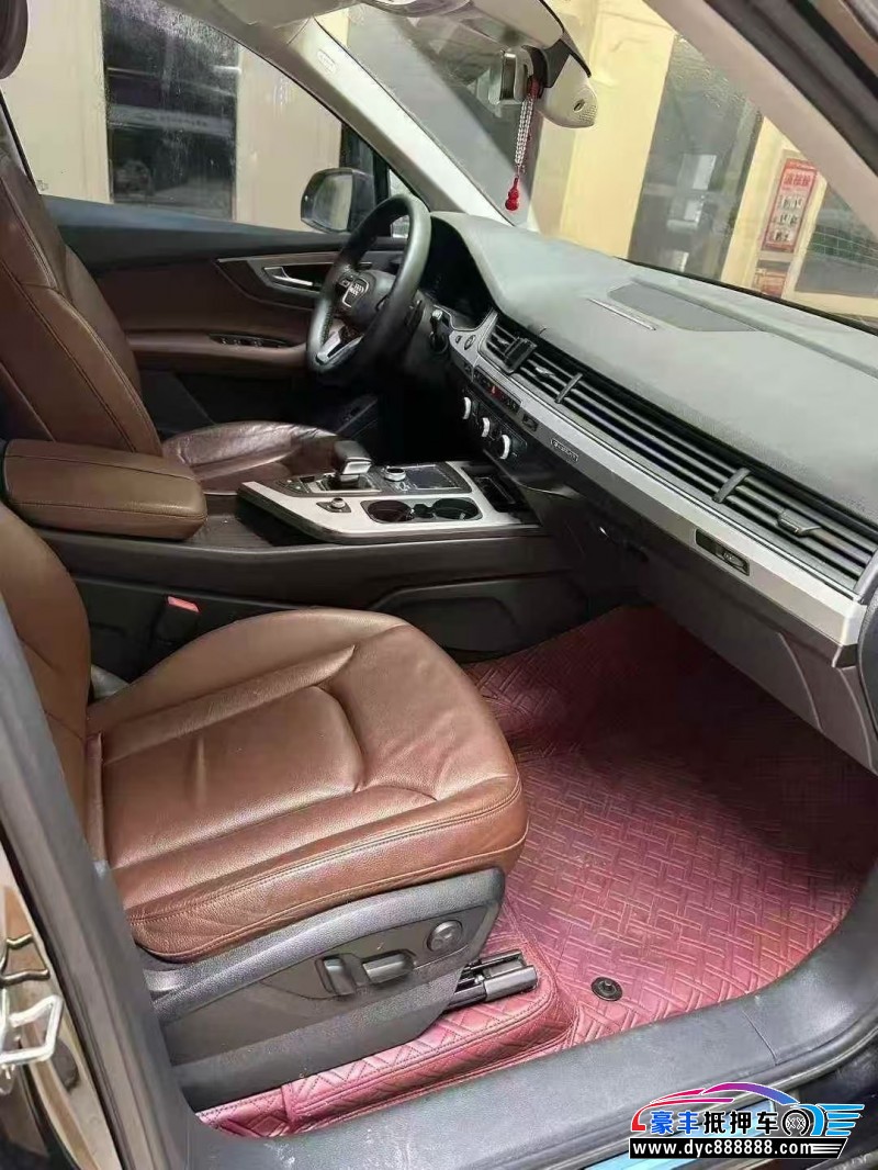 17年奥迪Q7轿车抵押车出售