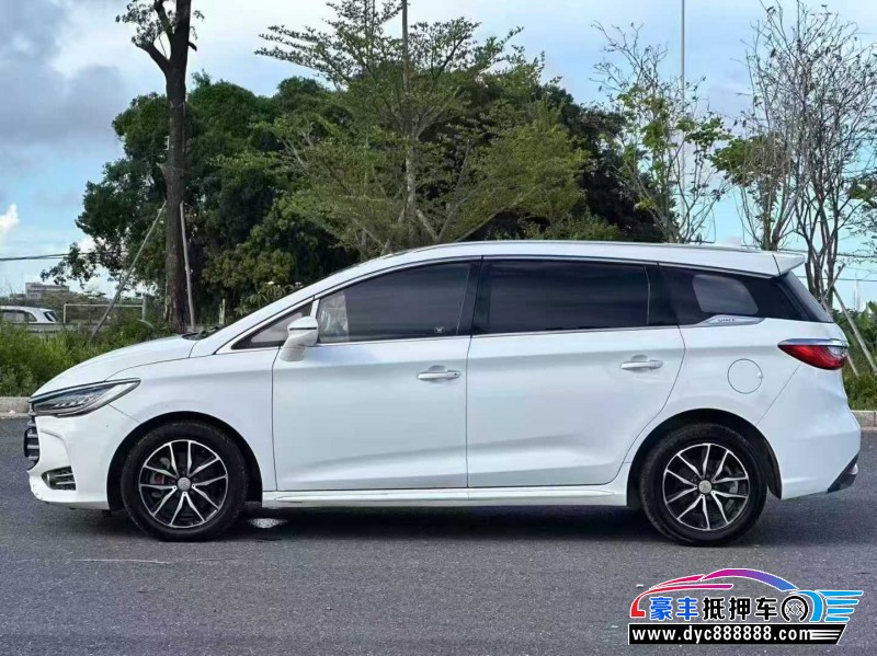 18年比亚迪宋轿车抵押车出售