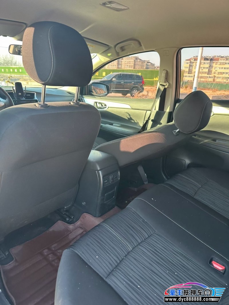 25年日产轩逸轿车抵押车出售