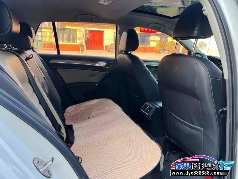 17年大众高尔夫轿车抵押车出售