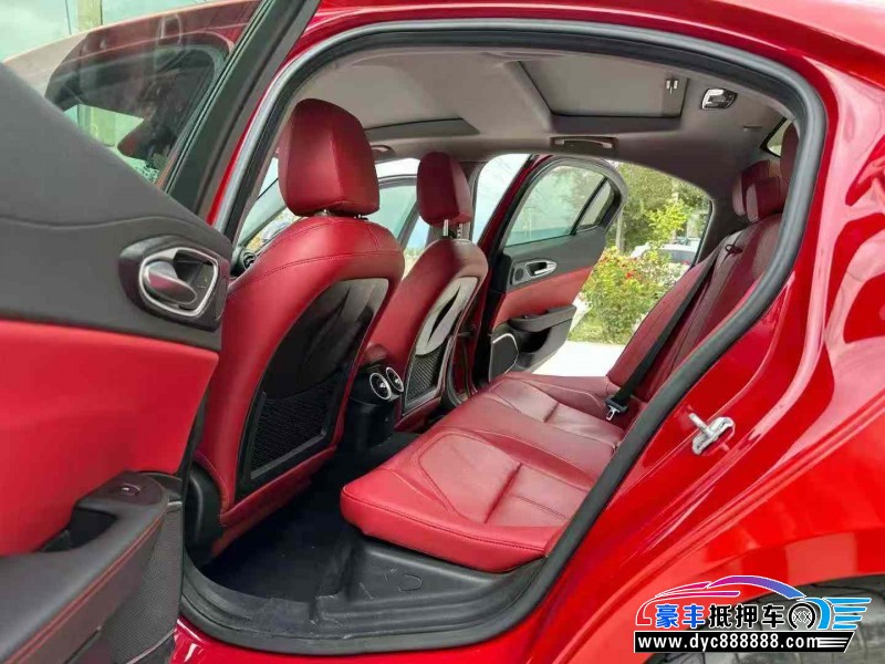 20年阿尔法·罗密欧Giulia轿车抵押车出售