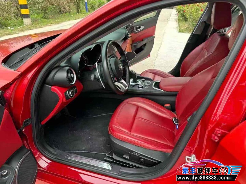 20年阿尔法·罗密欧Giulia轿车抵押车出售