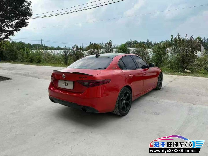 20年阿尔法·罗密欧Giulia轿车抵押车出售
