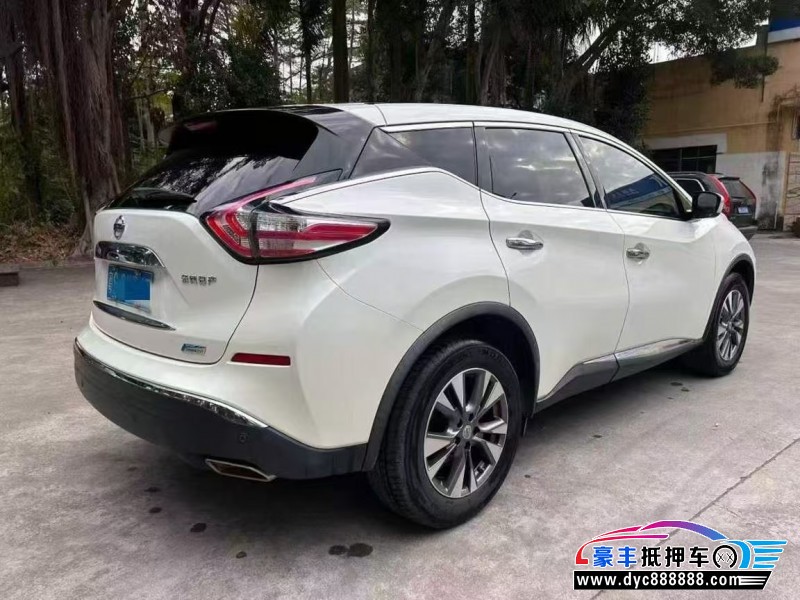 17年日产楼兰轿车抵押车出售