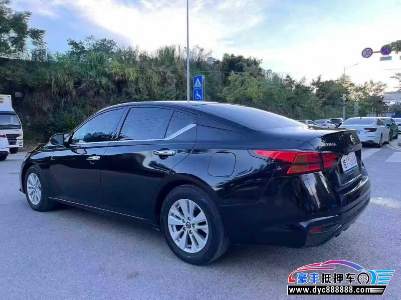 22年日产天籁轿车抵押车出售