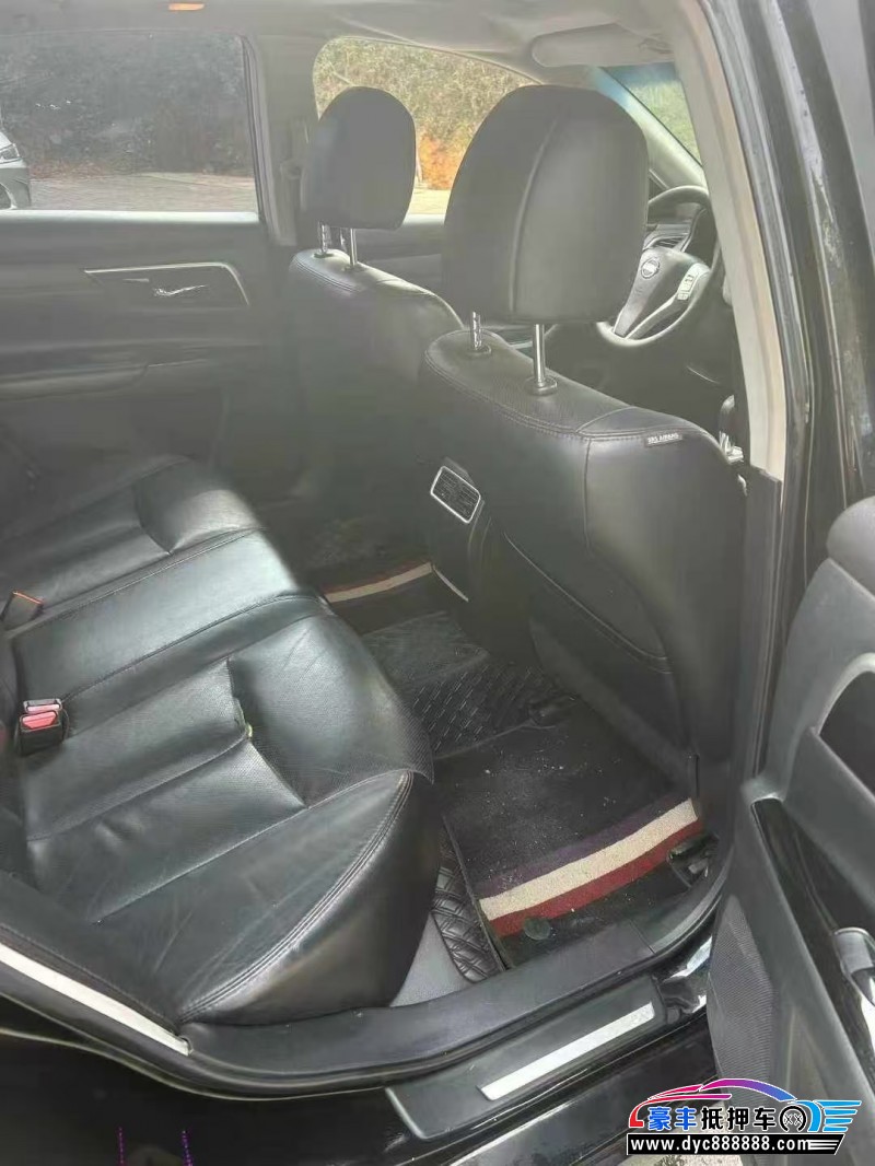 16年日产天籁轿车抵押车出售