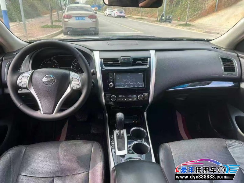 16年日产天籁轿车抵押车出售