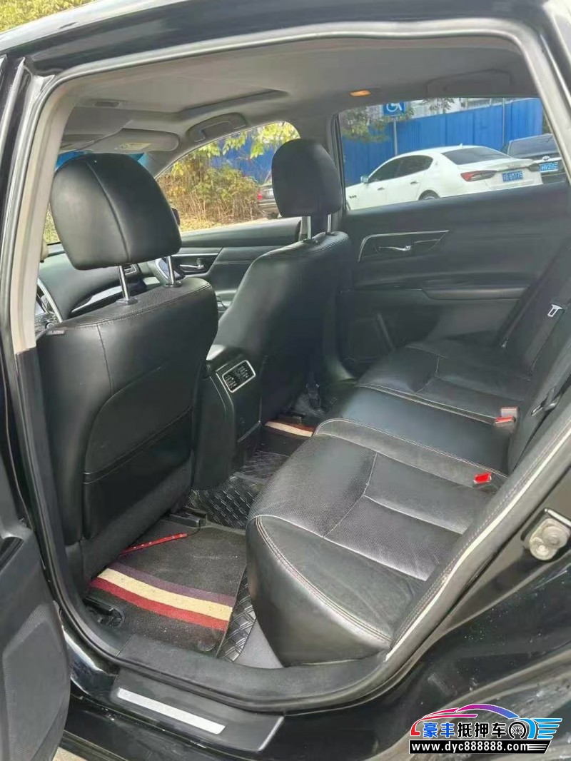 16年日产天籁轿车抵押车出售