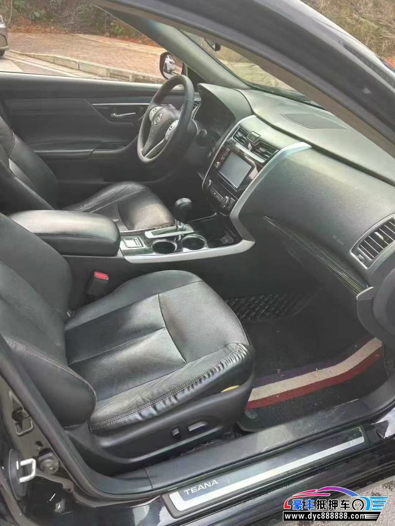 16年日产天籁轿车抵押车出售