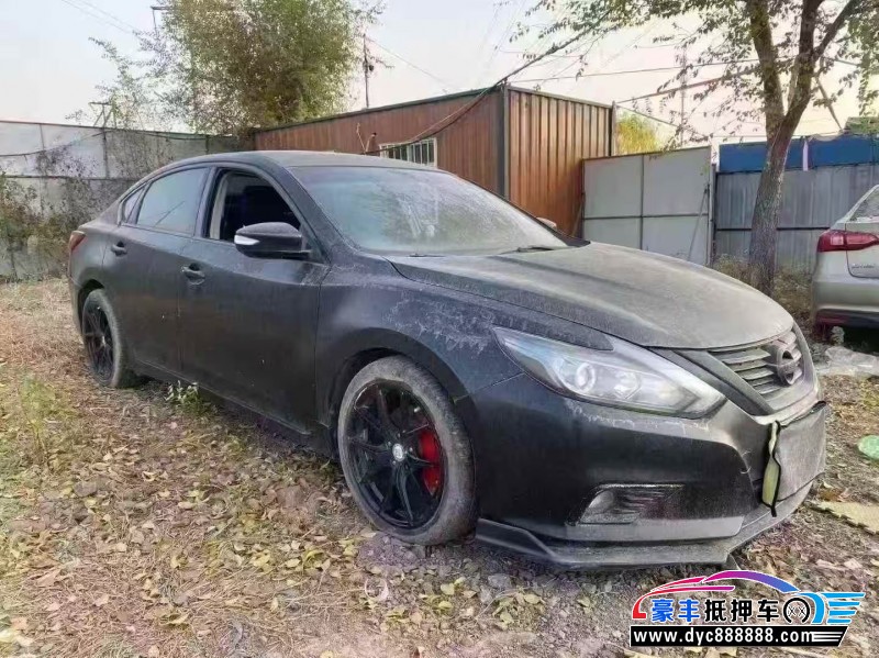 16年日产天籁轿车抵押车出售