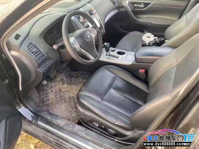 16年日产天籁轿车抵押车出售