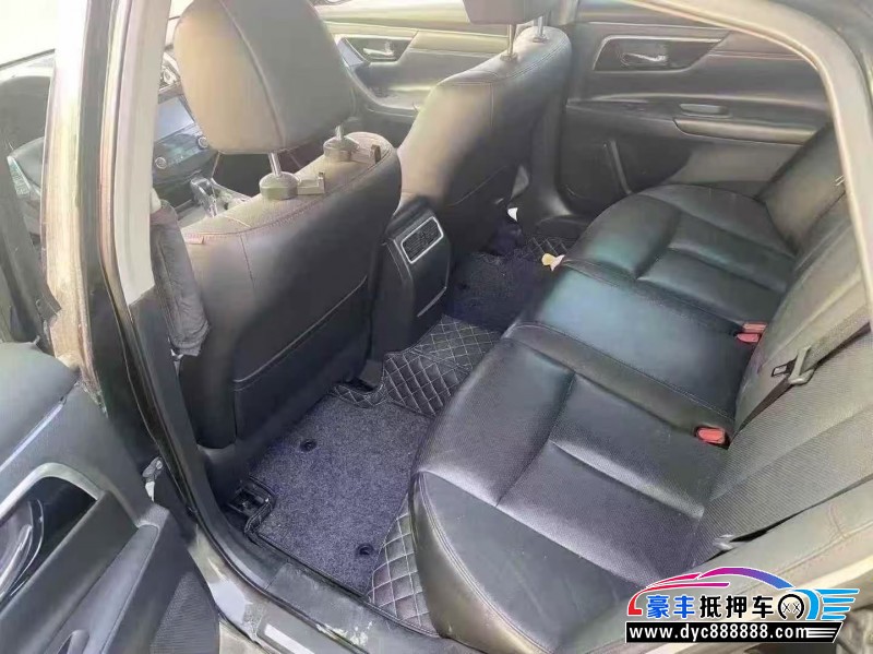 16年日产天籁轿车抵押车出售