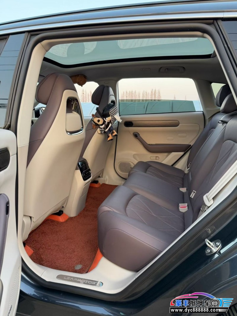 25年零跑C11轿车抵押车出售