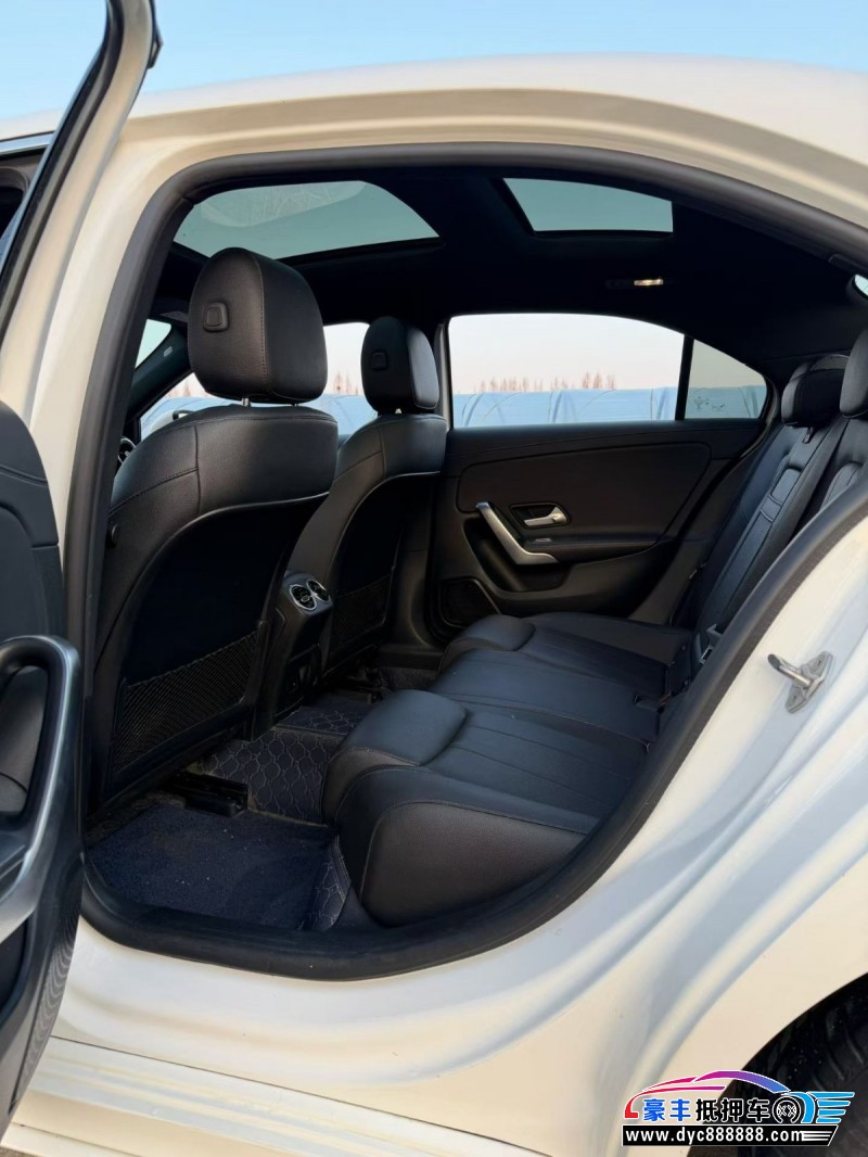 22年奔驰A轿车抵押车出售