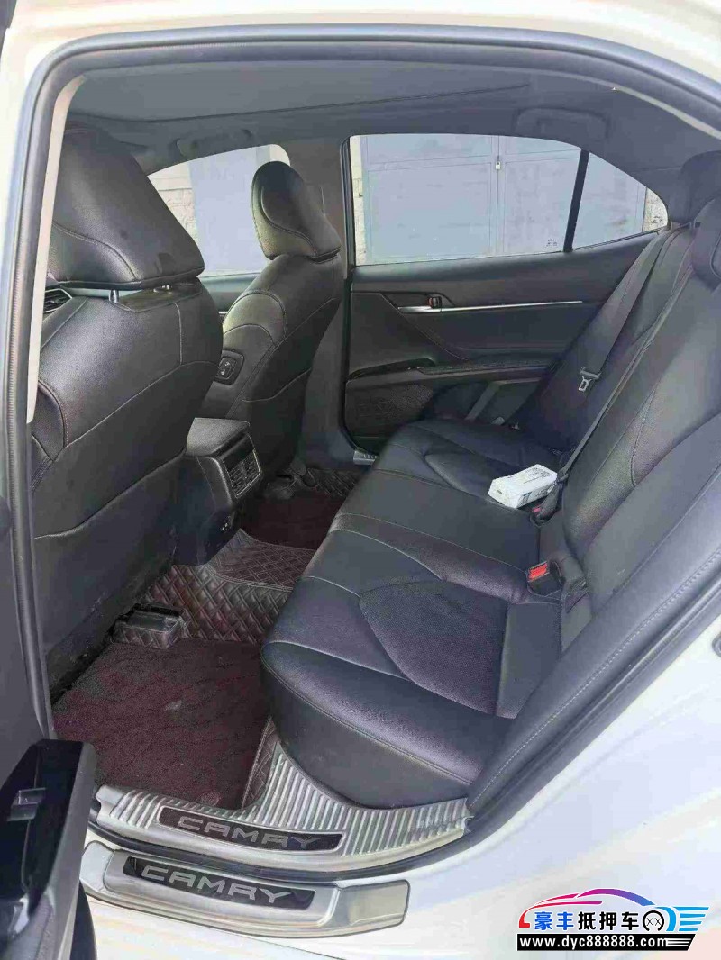 22年丰田凯美瑞轿车抵押车出售