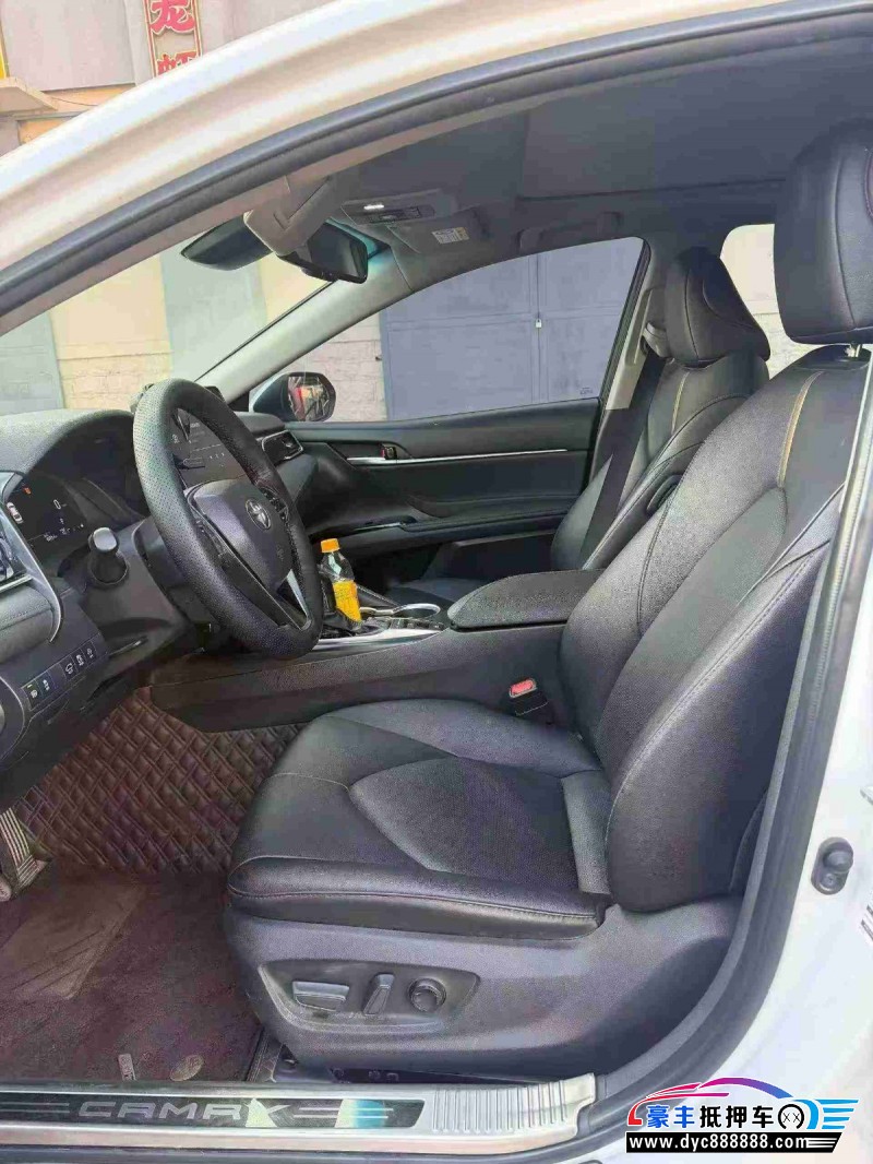 22年丰田凯美瑞轿车抵押车出售