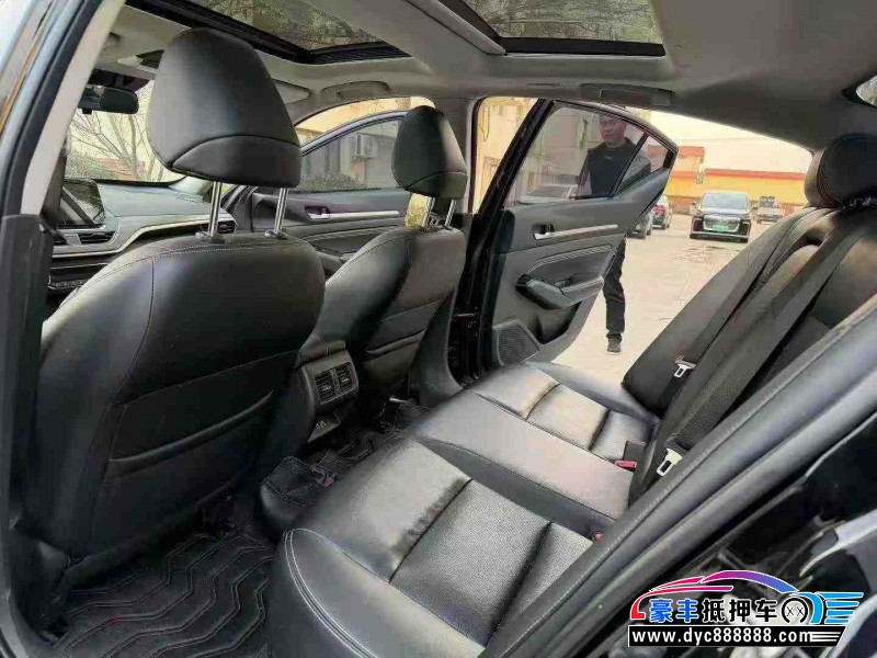 22年日产天籁轿车抵押车出售