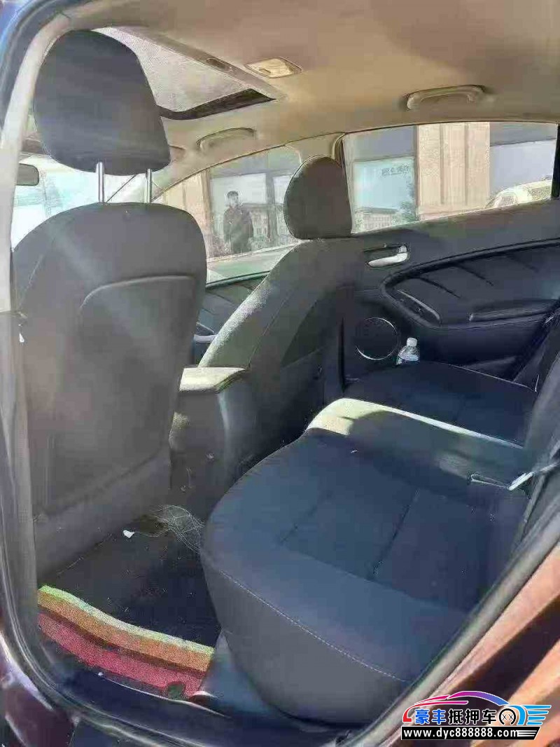 13年起亚K3轿车抵押车出售