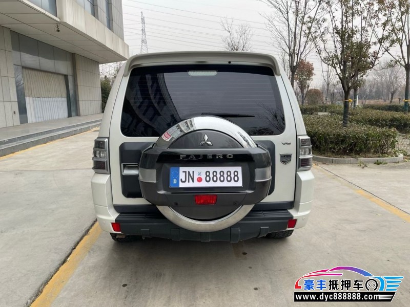 19年三菱帕杰罗轿车抵押车出售