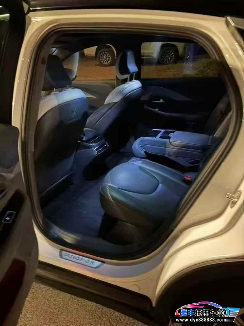 22年极狐阿尔法S轿车抵押车出售