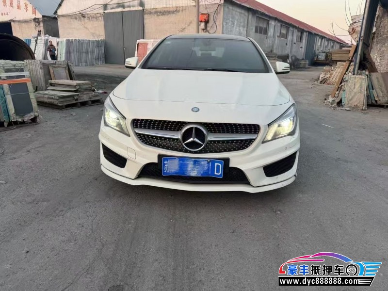 抵押车出售15年奔驰CLA轿车