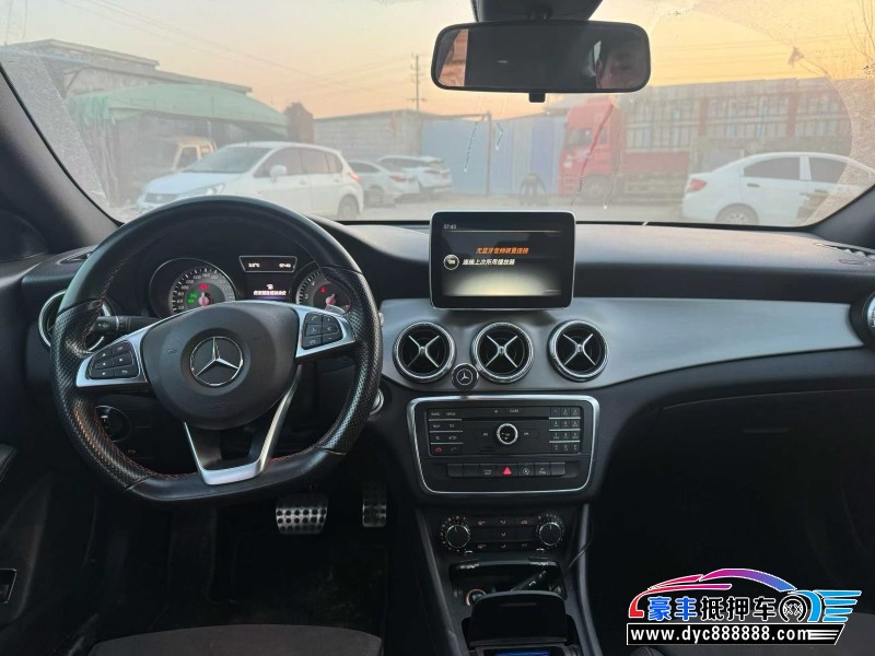 15年奔驰CLA轿车抵押车出售