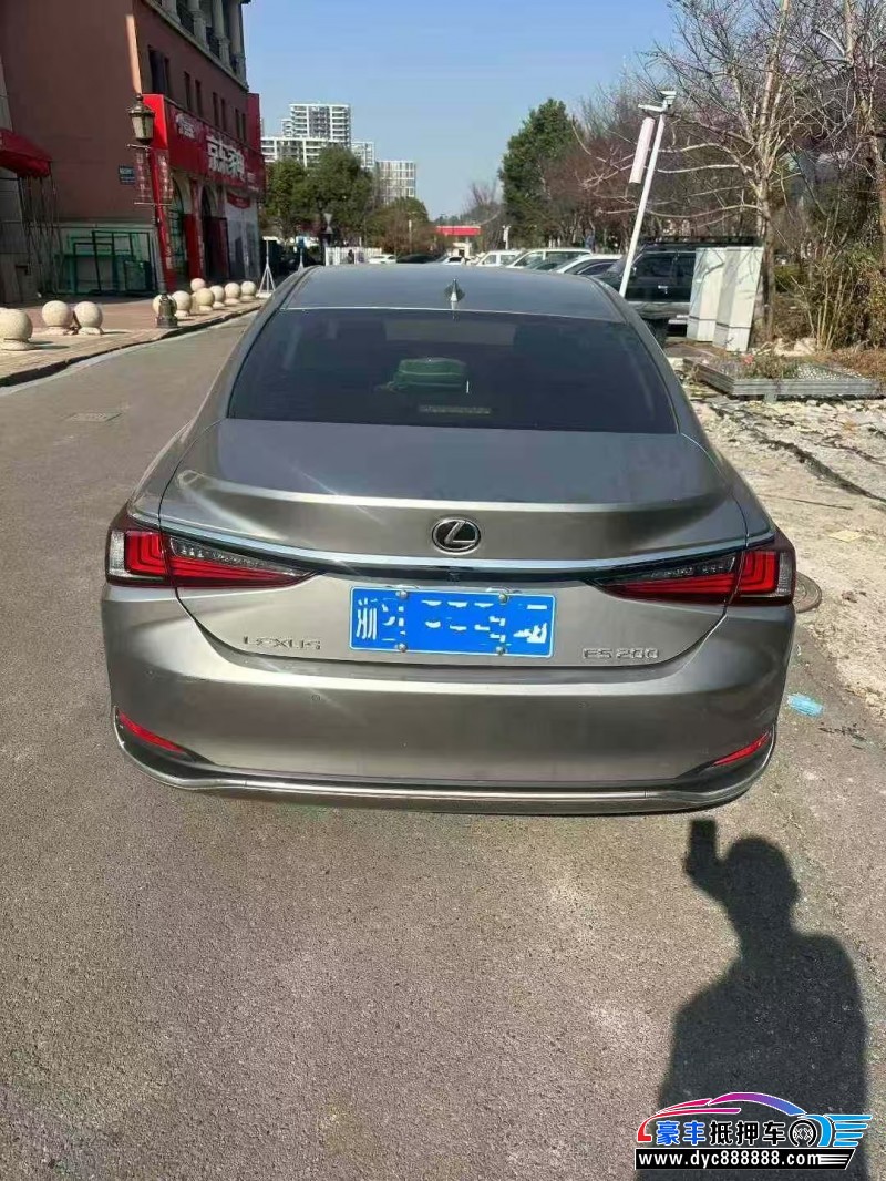 22年雷克萨斯ES轿车抵押车出售