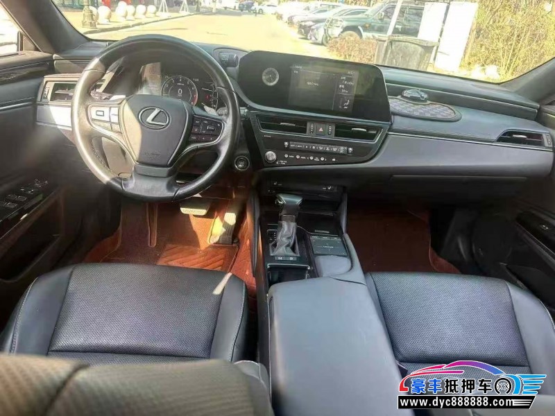 22年雷克萨斯ES轿车抵押车出售