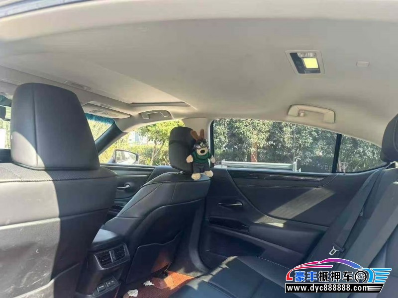 22年雷克萨斯ES轿车抵押车出售