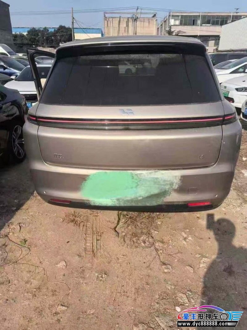 23年理想L8轿车抵押车出售