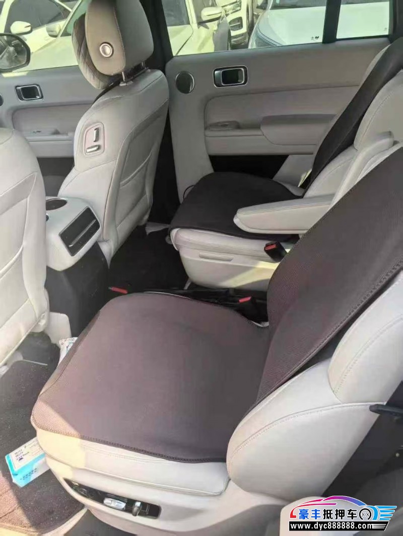 23年理想L8轿车抵押车出售