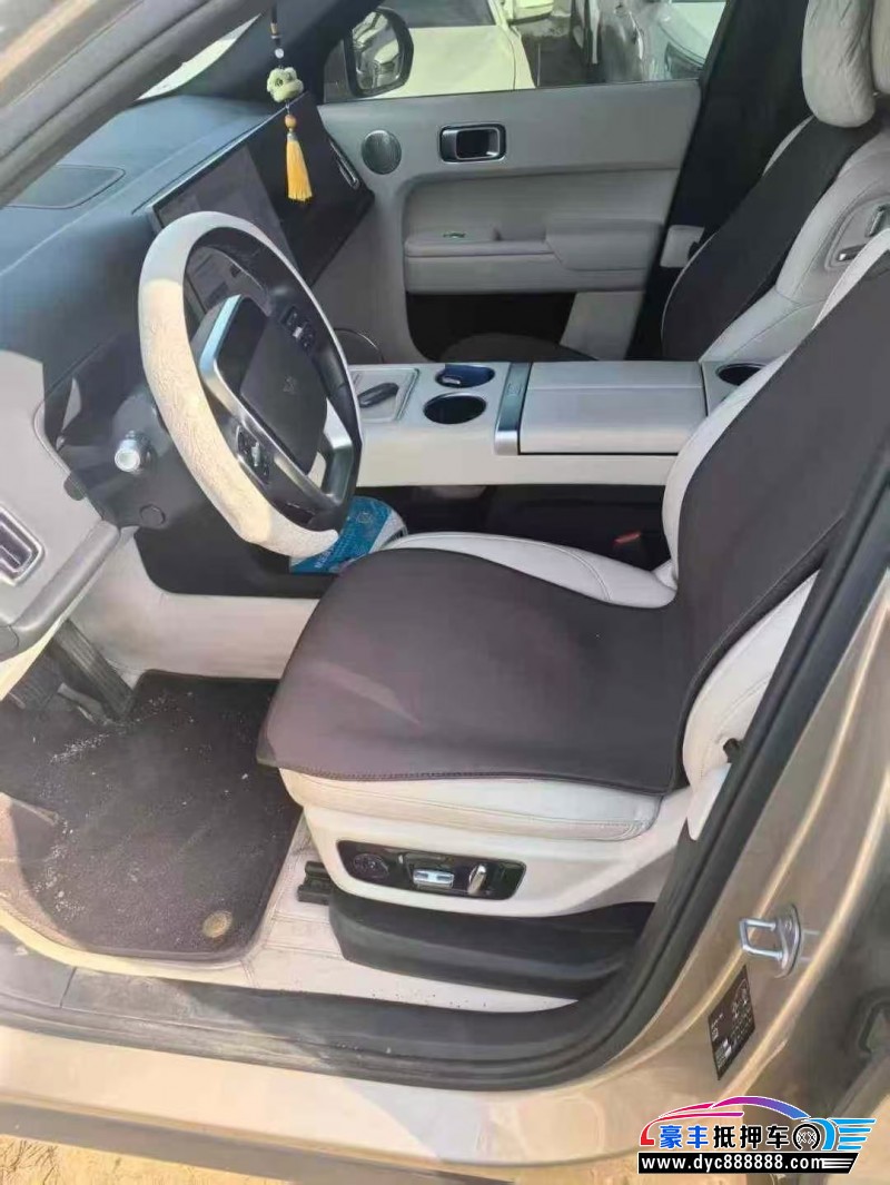 23年理想L8轿车抵押车出售