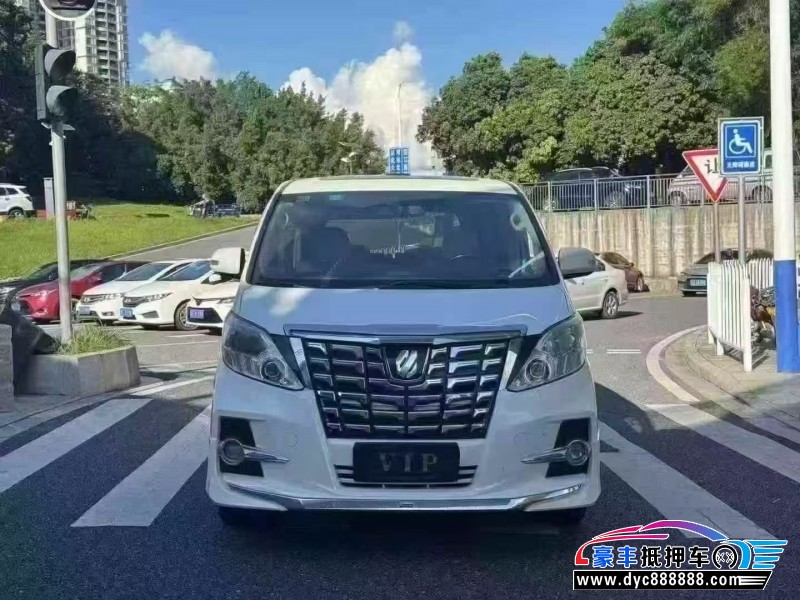 12年丰田埃尔法轿车