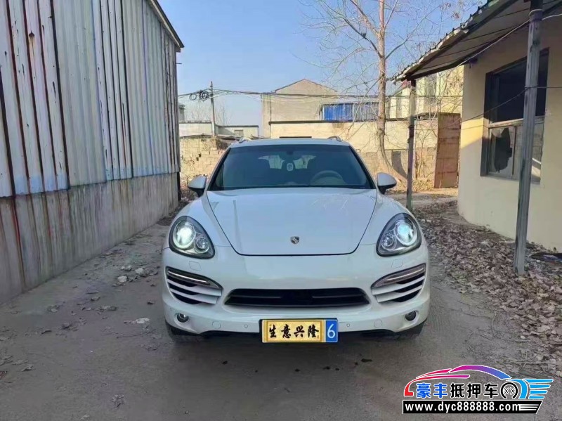 13年保时捷卡宴轿车