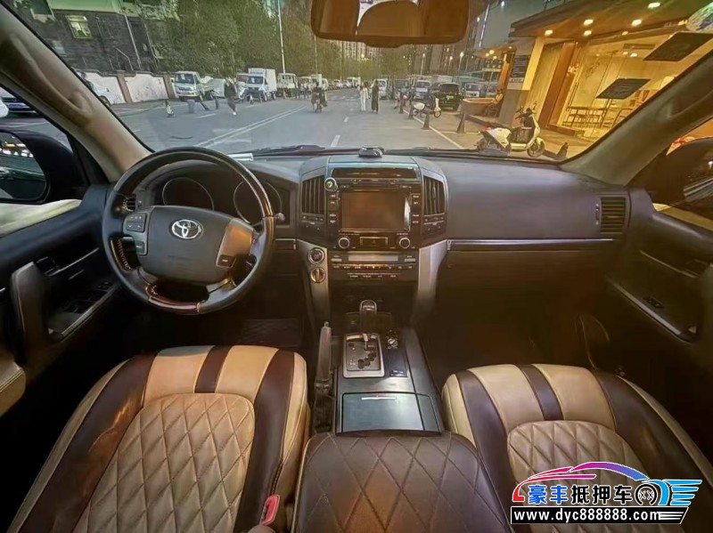 12年丰田兰德酷路泽（陆巡）轿车抵押车出售