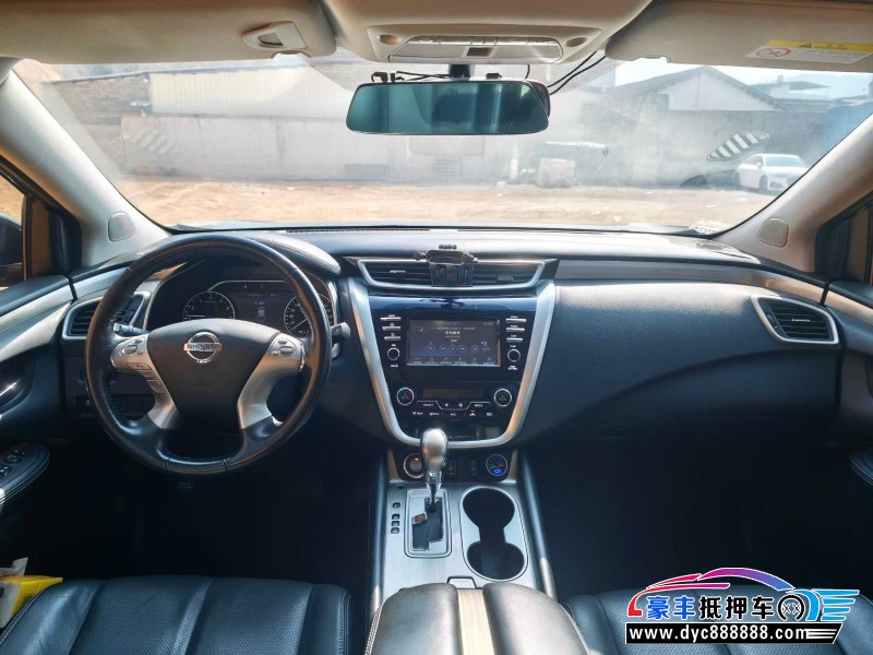 18年日产楼兰轿车抵押车出售