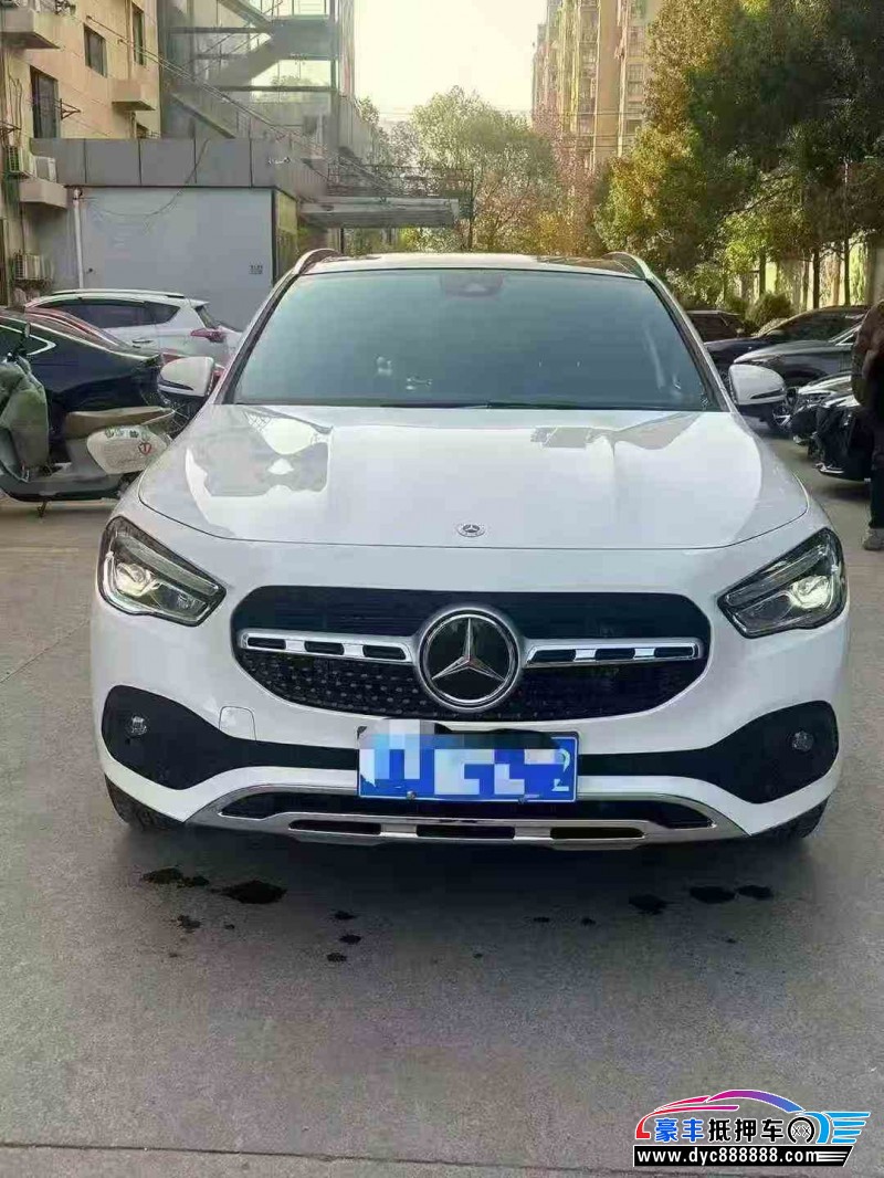 抵押车出售23年奔驰GLA轿车