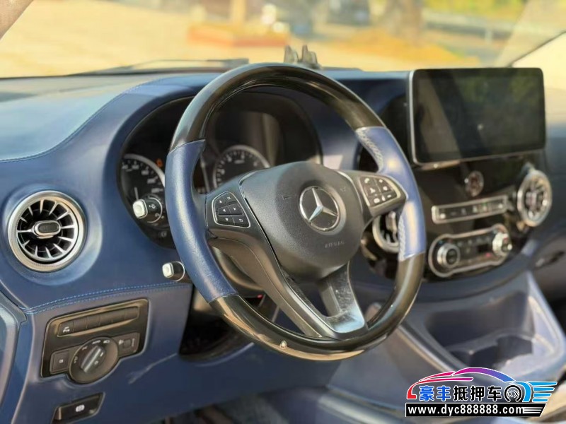 22年奔驰威霆轿车抵押车出售