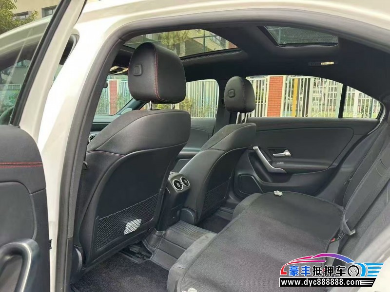 23年奔驰A轿车抵押车出售