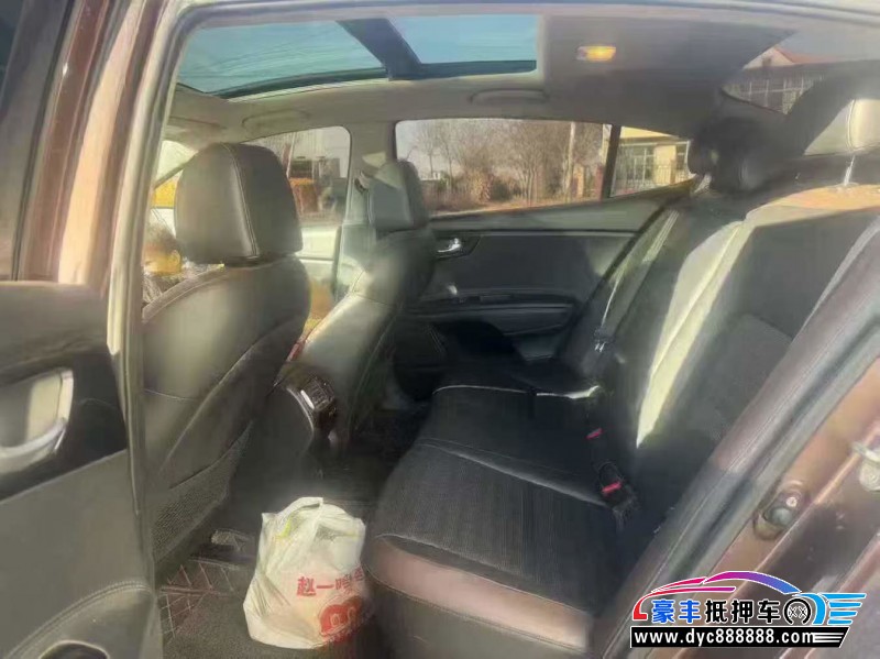 18年起亚K4轿车抵押车出售