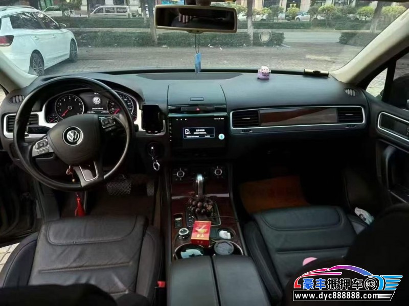 15年大众途锐轿车抵押车出售