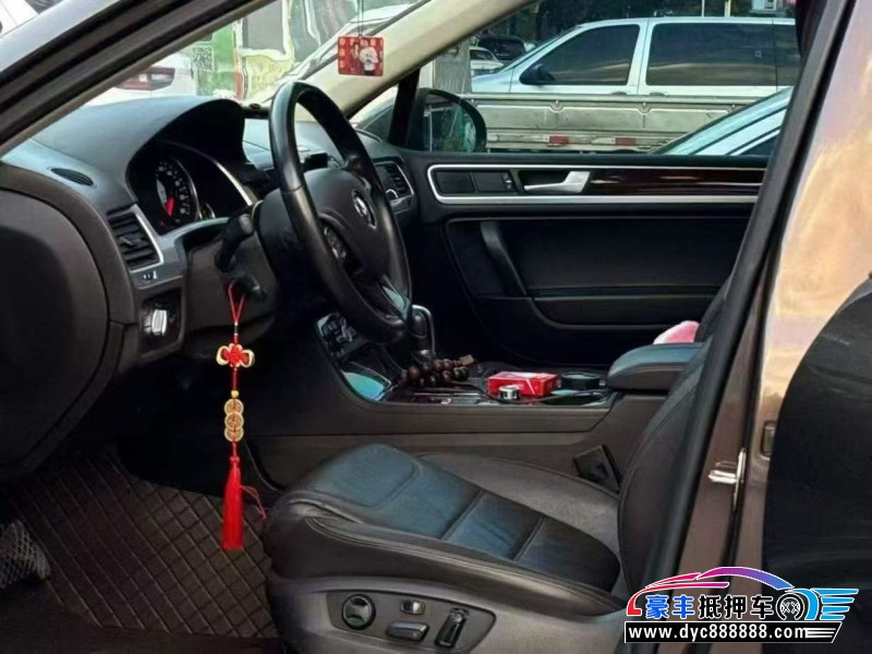 15年大众途锐轿车抵押车出售