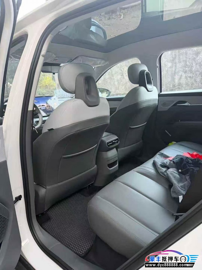 26年奔腾悦意轿车抵押车出售