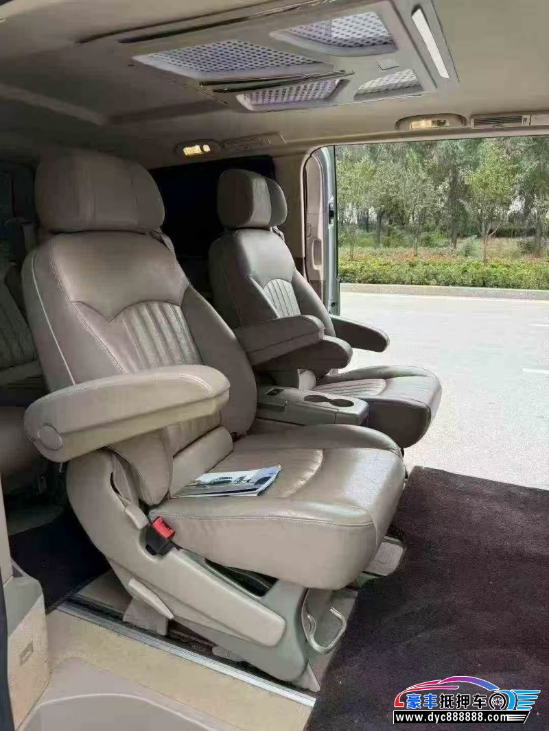 15年奔驰唯雅诺轿车抵押车出售