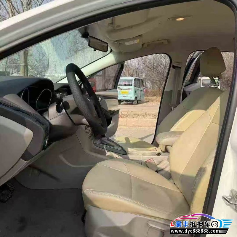 15年福特福克斯轿车抵押车出售