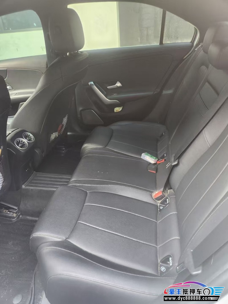 20年奔驰A轿车抵押车出售