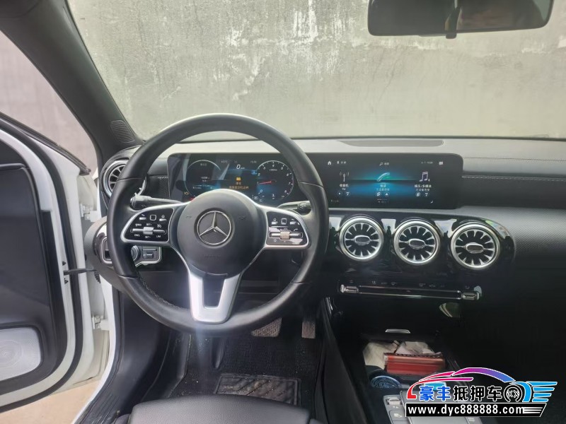 20年奔驰A轿车抵押车出售