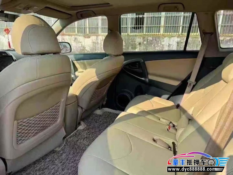 13年丰田RAV4轿车抵押车出售
