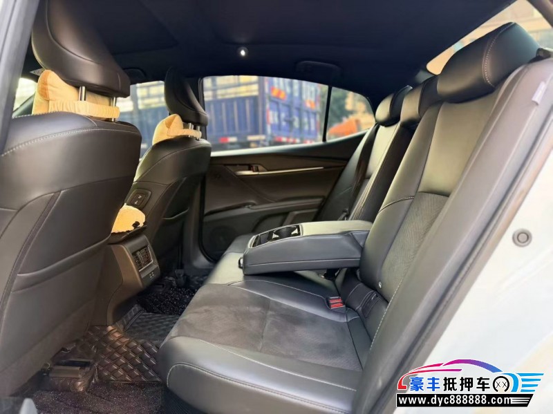 24年丰田凯美瑞轿车抵押车出售