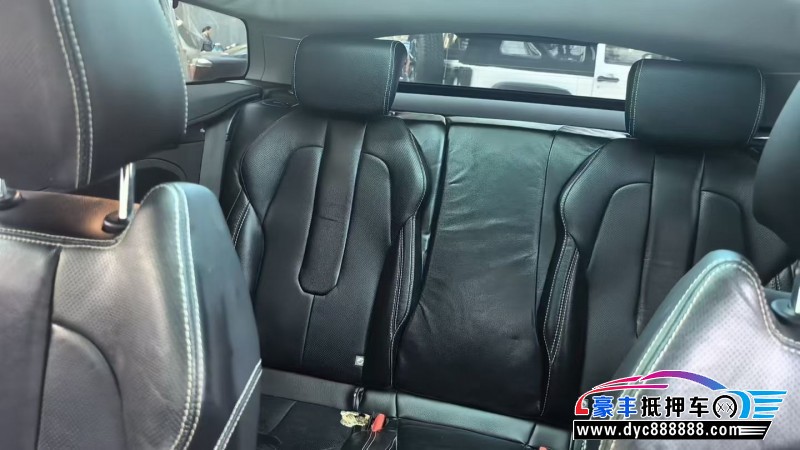 14年路虎揽胜极光轿车抵押车出售